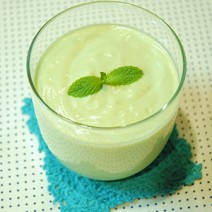 石坂優子の「キレイを養う★美味旬★レシピ」（8）飲む美容液☆アボカドのスムージー