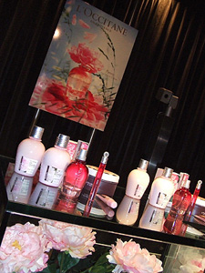 女っぷりをさりげなく上げる香りの虜に！妖精から生まれた花の香り“ピオニー”