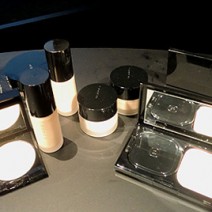 顔筋マッサージは次世代型に。新生「SUQQU」が大人の美を覚醒