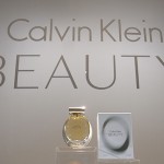 数々の香りの伝説を生み出した「Calvin Klein」が放つ、現代を生きる女性のための“ネオリリィ”−その名は「BEAUTY」！