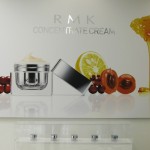 ほのかに甘酸っぱいカシスの香り。RMKから集中保湿クリームが発売！