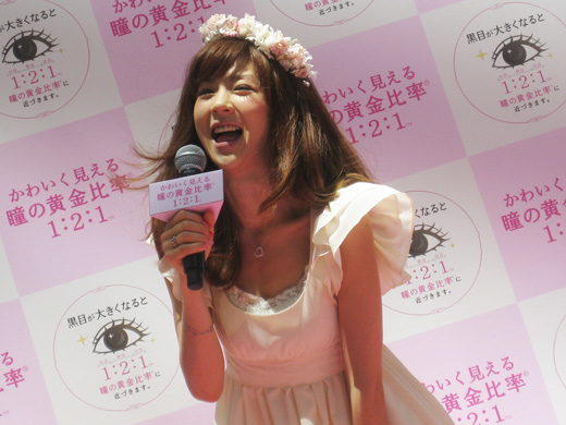 ほしのあきさんが“クール美ｓ(ビズ)”宣言！　控えめメークでも輝く秘密を教えてほし～の❤