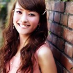巻き髪×コーム使いで大人かわいく！