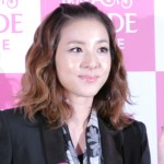 ２NE１のサンダラ・パクがエチュードハウス商品お披露目会に登場！