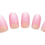 程よく甘いピンクの逆フレンチネイル