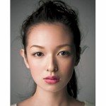 濱田マサルさんが作る♪春色メーク(2)　透け感たっぷりのポップカラーリップで 色香をプラスしたガーリィメーク