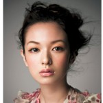 濱田マサルさんが作る♪春色メーク(3)　ハッピーカラーが頰に溶け込む 大人のスイートエレガンス