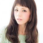 短めバングで個性を出したロングウェーブ