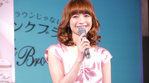 優木まおみが女子力を伝授❤キスする瞬間を甘く彩るチョコの香りのマスカラ