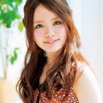 さりげないねじりテクが ハーフアップに カジュアル感をプラス！