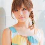 狙った感じがしないのにピュアな魅力を引き出す力の抜けた３つ編みヘア