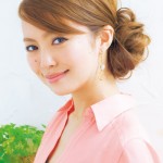 適当に留めても手が込んで見えてしとやかな女性らしさがアップ！
