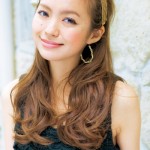 カチュームでメリハリを効かせてハーフアップをグラマラスに！