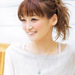 休日はリラックス感のあるお団子ヘアでカジュアルにキメ！