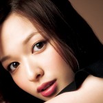 『美的』12月号の表紙は、人気モデル・森 絵梨佳さんが登場！