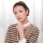 知的な女性像が加わる スマートなまとめ髪は 会議にもぴったり！
