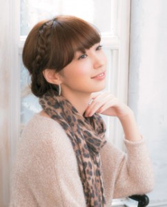  さりげなくモテちゃうカチューシャ風アップヘア