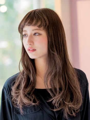 ロングヘアの可愛い髪型まとめ おしゃれにあか抜ける春のイメチェンに ロングヘアの簡単アレンジも 美的 Com