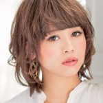 無造作カールが交差する表情豊かな立体ヘア