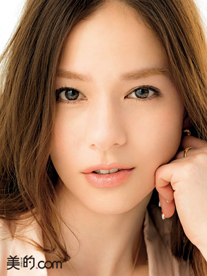 戸田恵梨香風メーク