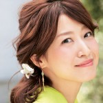 ラフにねじって挟んだだけの 簡単無造作アレンジで陽気にお散歩