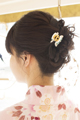 三つ編みにしてねじり上げるだけで簡単アップヘア