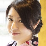 【ａｃｃａ発！浴衣に似合うヘアアレンジ③】花の飾りをポイントに効かせた大人キレイなまとめ髪