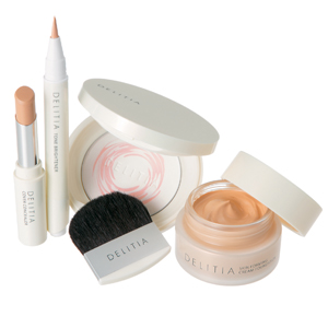 【ディライティア:ディライティア】(右)スキンフォルミング クリーム ファンデーション (中右)クリスタル ブレンド パウダー  (中左)トーンブライトナー (左)カバーコンシーラー