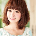 小顔になれるヘアスタイル　面長さん編　①ボブ　前髪は広く直線的にカットしたフルバングで横幅をつける！