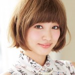 小顔になれるヘアスタイル　面長さん編　③ショートヘアにするなら頰にかかる毛束を作り丸みを際立たせる！