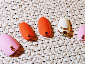 【クリスタルデビル】パーティーシーンをイメージした3色使いアート