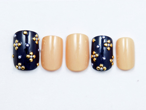 【esNAIL】ネイビーカラー＆スタッズで大人の花柄アレンジ