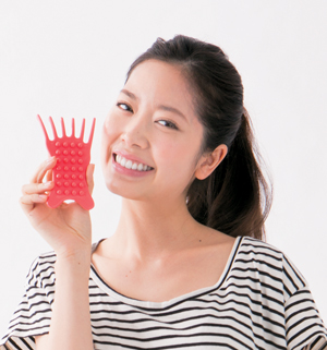 【美的1月号付録②】サロン並みの毒出し効果！ 美ボディ★かっさブラシの効かせ方