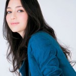 キーワードは“ツヤ”と“動き”　黒髪をおしゃれに見せるスタイル～黒髪ウェーブロングver.～