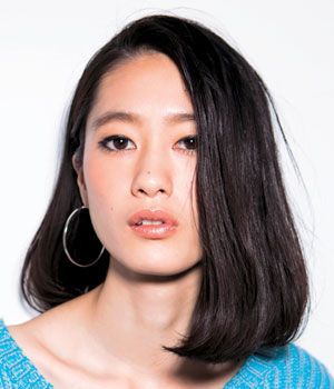 キーワードは“ツヤ”と“動き”　黒髪をおしゃれに見せるスタイル～黒髪ミディアムヘアver.～