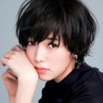 緩く巻いた柔らかな質感で女っぽく