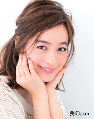 奥二重さんにおすすめのナチュラルアイメイク