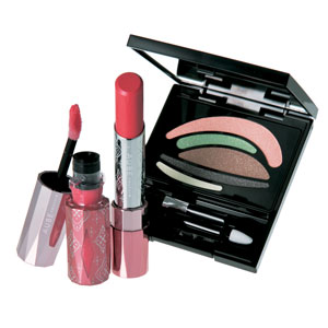 一重＆奥二重の目もくっきりと見せてくれるアイメイク