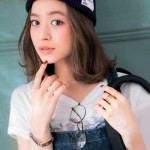 オフの私は目尻に“ちょい足し”アイメーク　【赤シャドウ編】