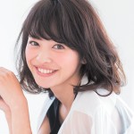 ダークな髪色も人気! ゆるふわな毛流れに大人かわいさが開花