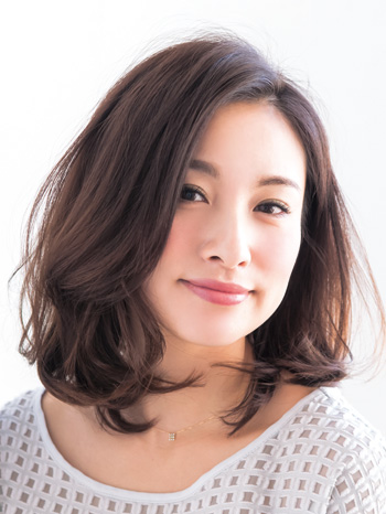 ミディアムパーマの髪型 ヘアスタイル特集 デジパ 強めからゆるふわまでタイプ別にご紹介 美的 Com