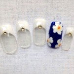 【トリッカ】ヴィンテージ感がキュートなレトロフラワーネイル