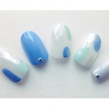 【uka】涼しげカラーで作るモードな指先