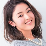 フェースラインのレイヤーでこなれた印象に