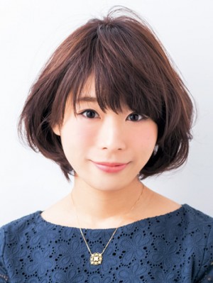 キュっと小顔に見えるショートボブ