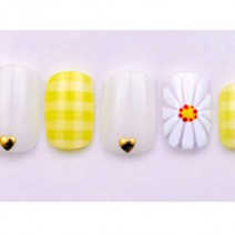 【esNAIL】指先に咲いたマーガレットでガーリー気分に