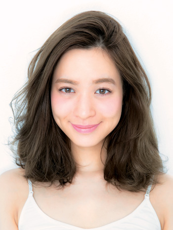 ミディアムさんをもっと可愛くする巻き髪レシピ アイロンで簡単にゆるふわヘアに 美的 Com