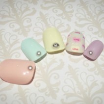 【キャンネイル】クリーミィカラーでポップだけど優しげな手もとに