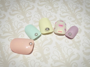 【キャンネイル】クリーミィカラーでポップだけど優しげな手もとに