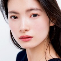 この秋、透明美肌を作るのは“いつもより明るい色のファンデーション”にあり！
